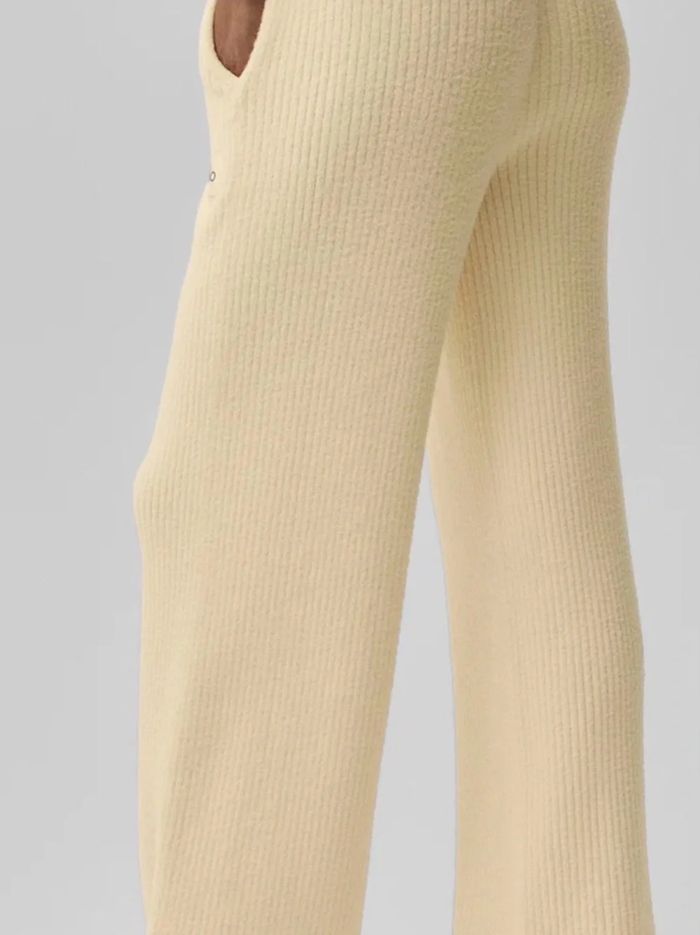 700. Alo Yoga Snuggle Up Sweater High-Waist Wide Leg Pants xs